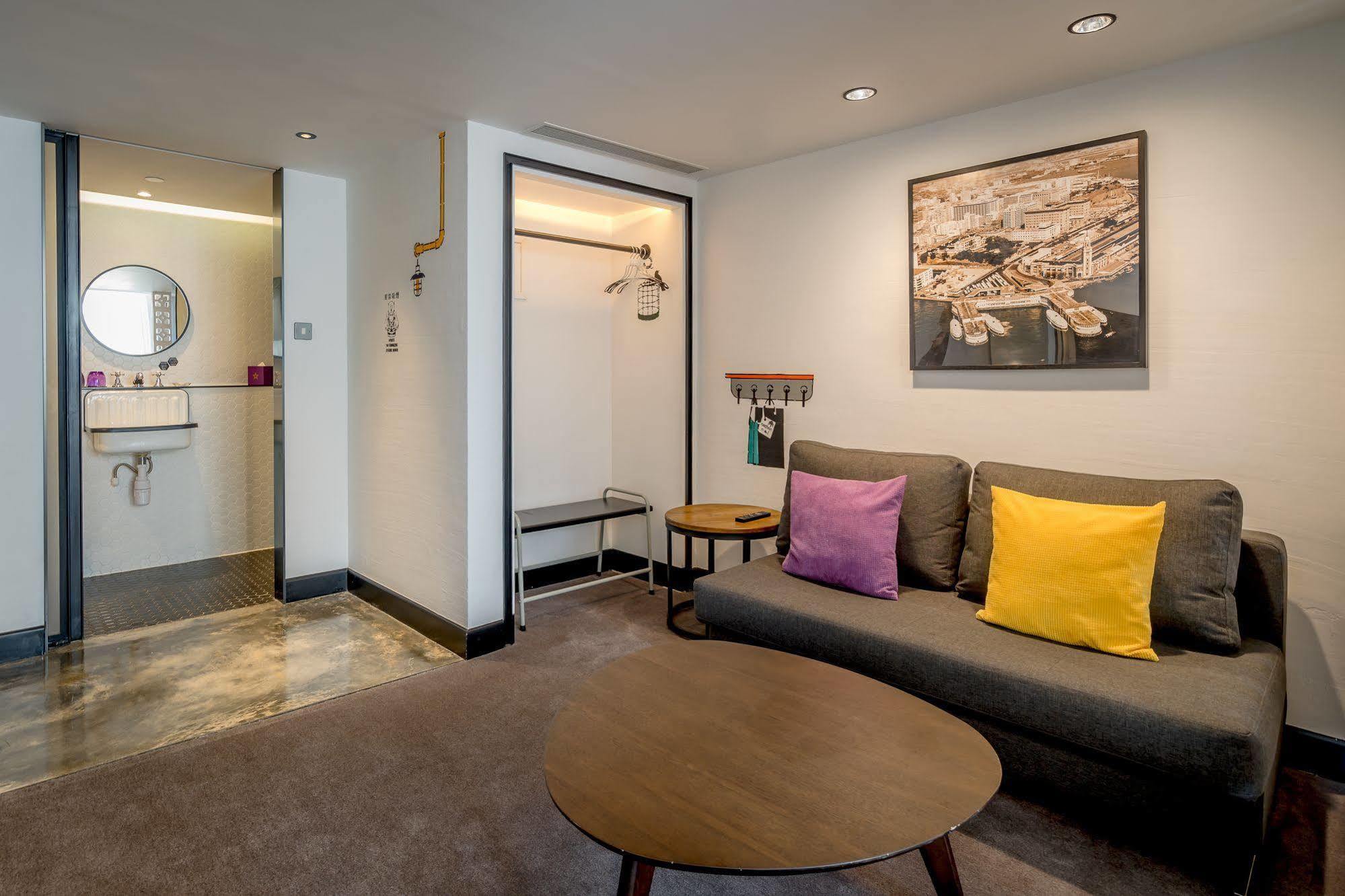 Hotel Attitude On Granville 4*